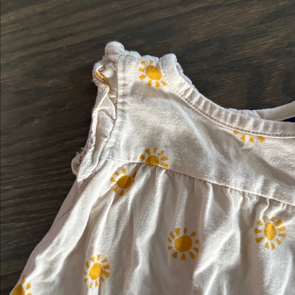 Old Navy Sunshine Ruffle-Sleeve Jersey-Knit
Romper | 0-3 Months - Picture 2 of 6